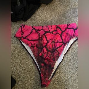 worn twice lost weight so doesn’t fit but perfect condition it’s my fav skirt